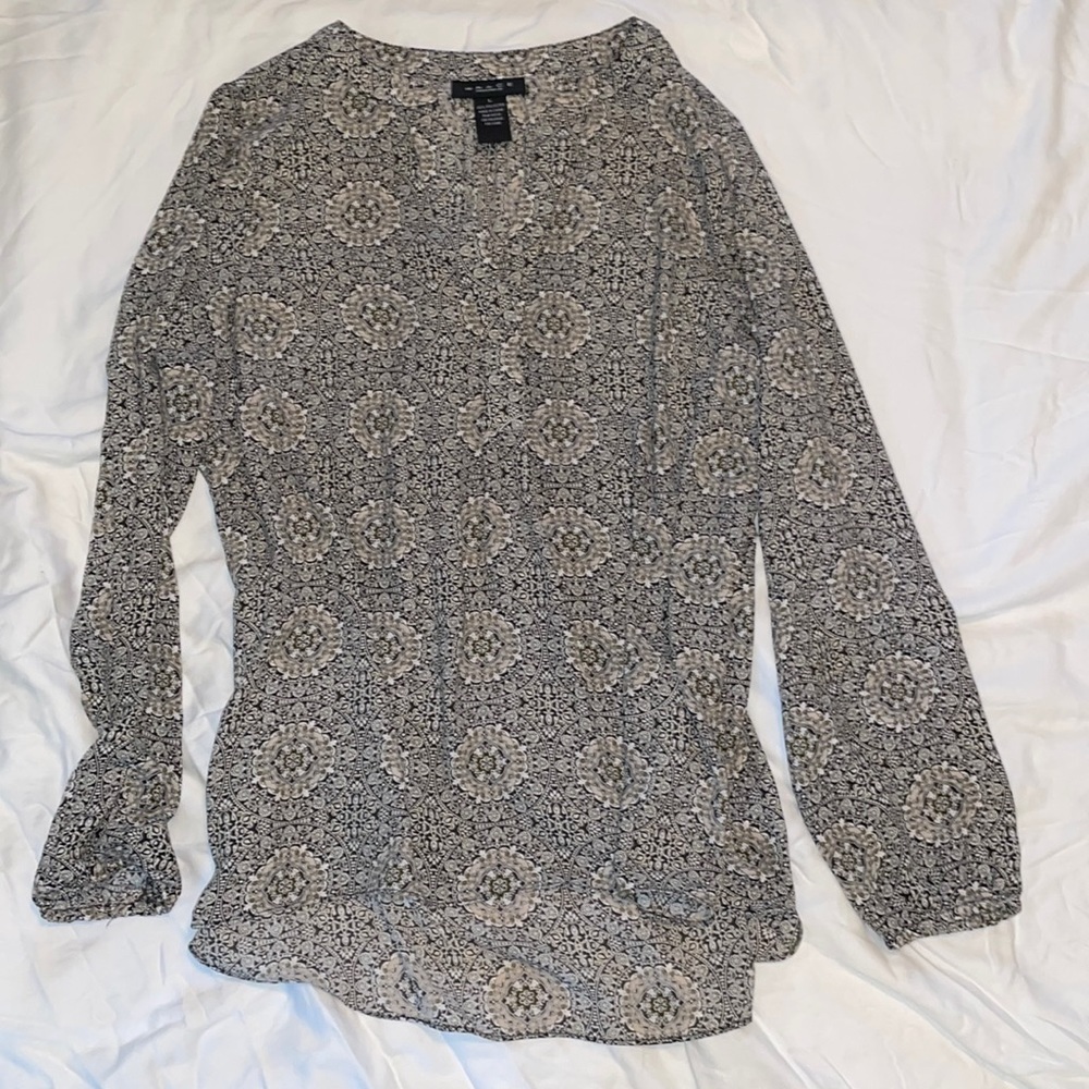 BNWOT-Long Sleeve Lightweight Blouse Size Large